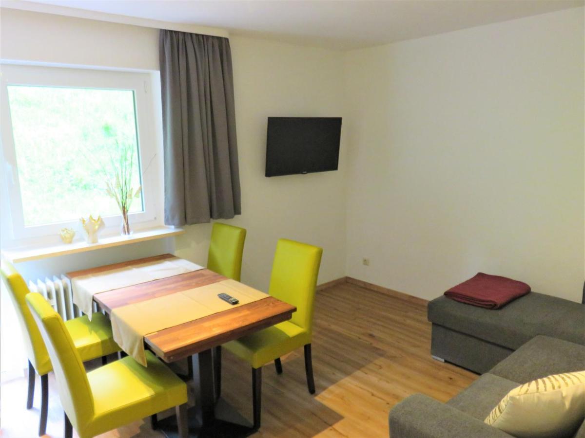 Weiß, Sandra Weiß Apartment