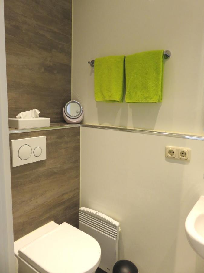 Apartment Weiß, Sandra Weiß *